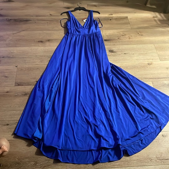 La Femme Simply Timeless Empire Waist Gown - Picture 3 of 5